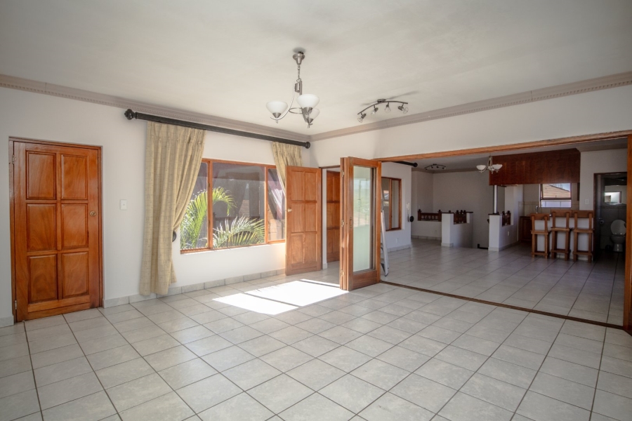 5 Bedroom Property for Sale in Birdwood Estate North West
